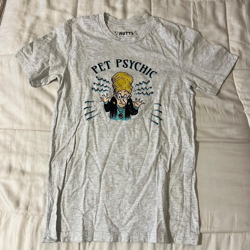 Mutts Branded “Pet Psychic” t-shirt - Size Small